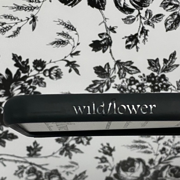 🆕 Wildflower Ltd Ed Lavender Plaid Case iPhone Bundle - Picture 5 of 9